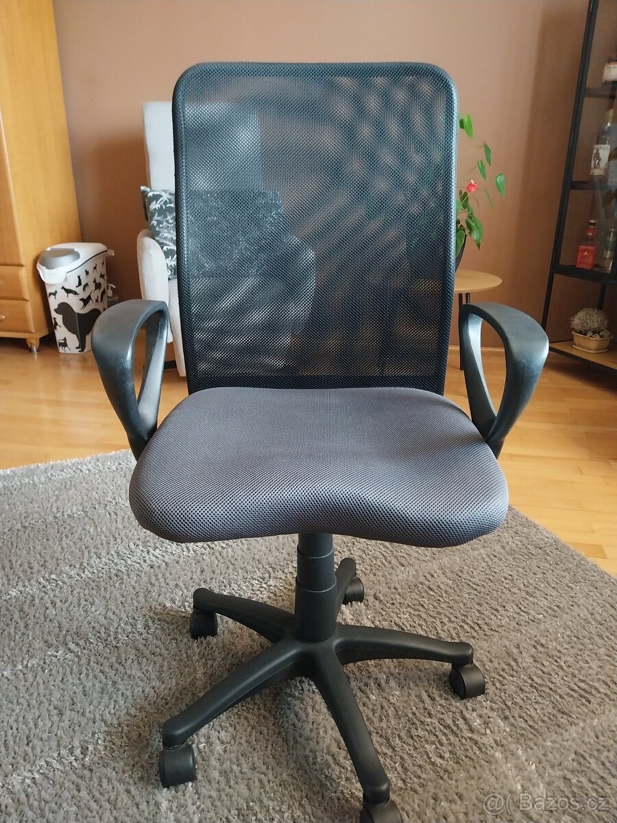 Otočná židle k PC