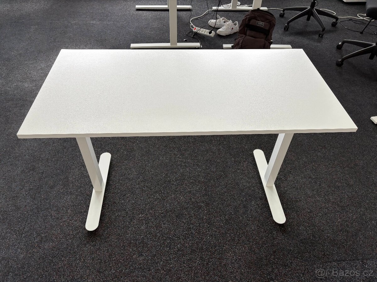 6 nových kancelářských stolů 120x60 Stauning