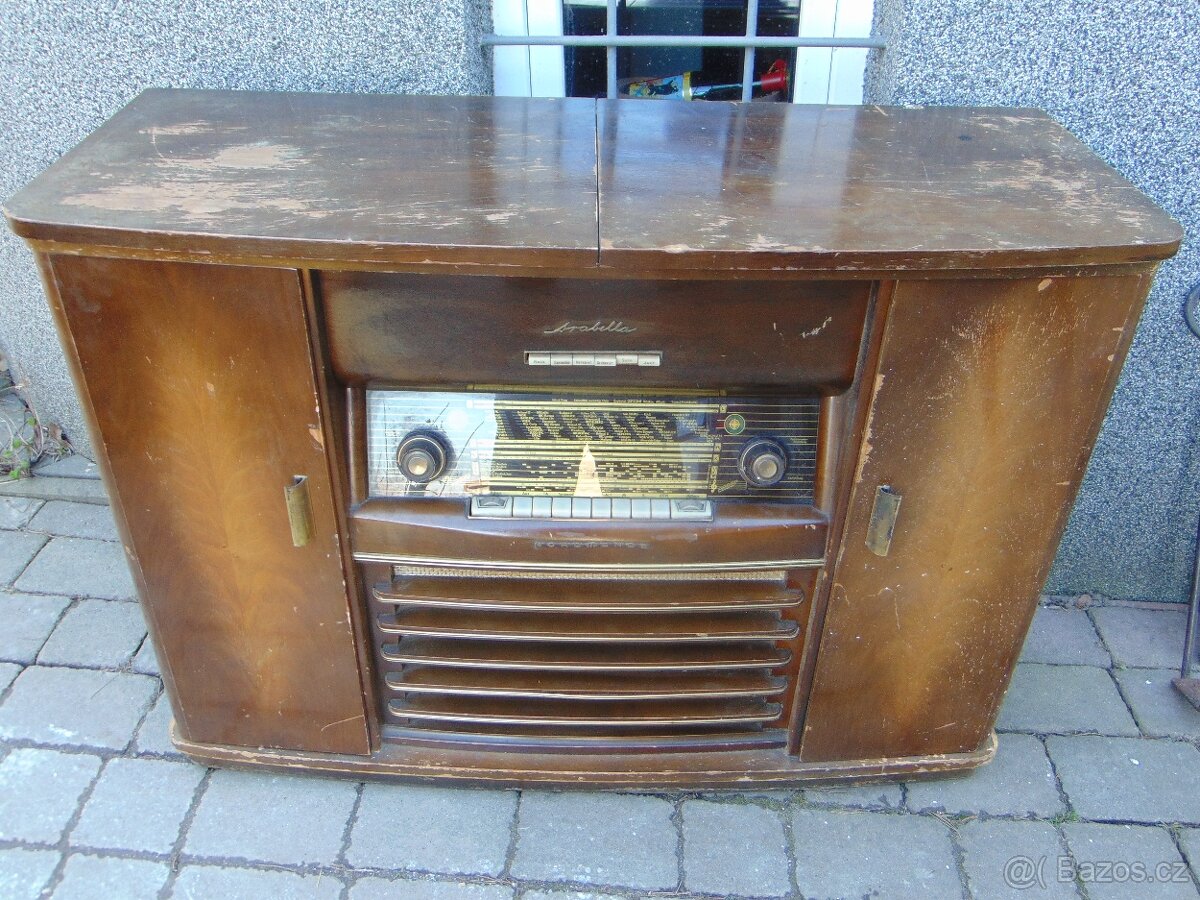 Hudební skříň - retro