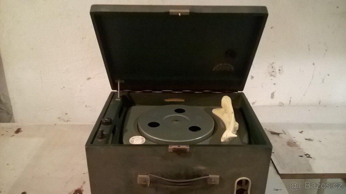 Starý gramofon Supraphon r. 1958