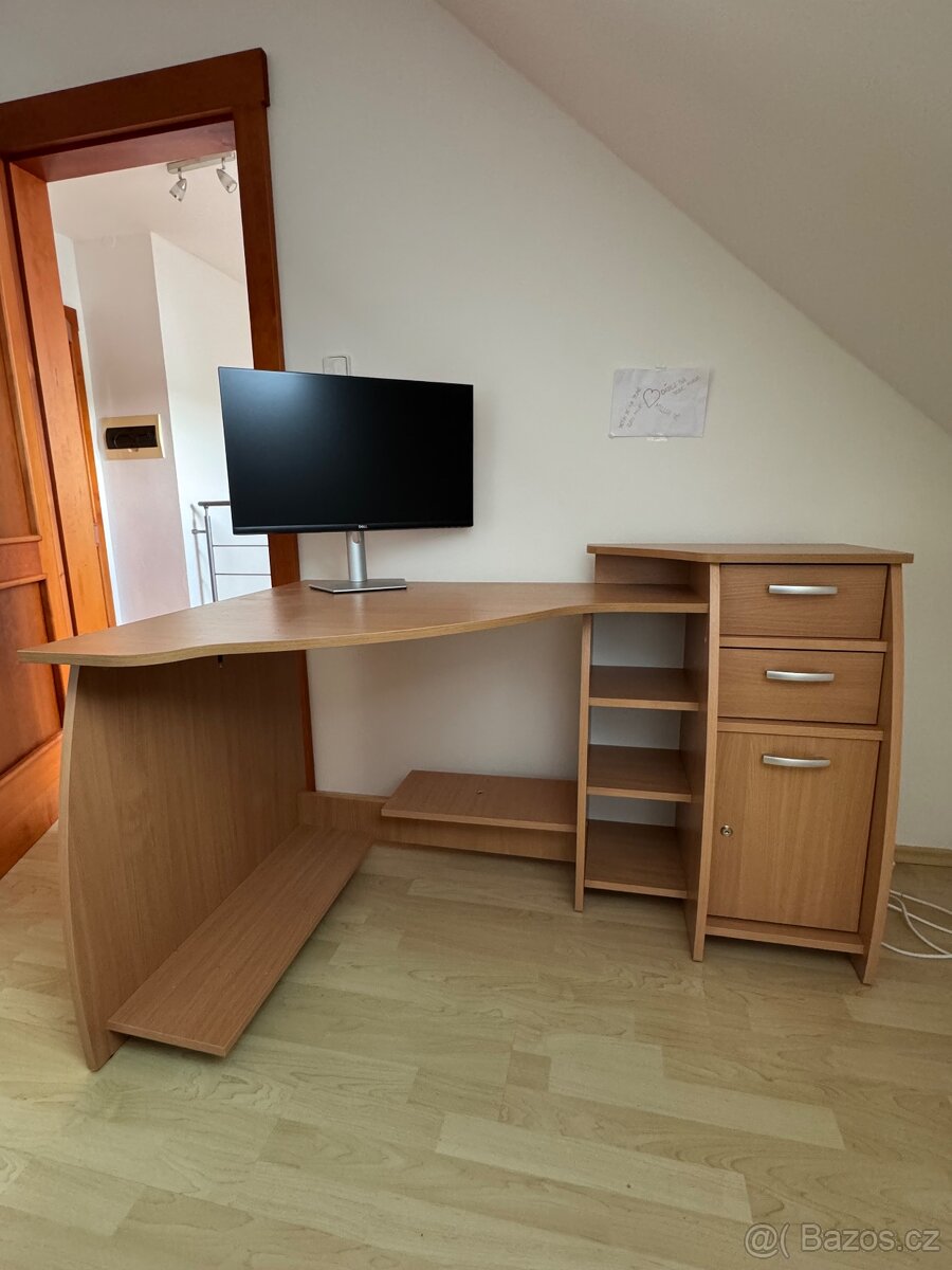 Kancelářský stůl
