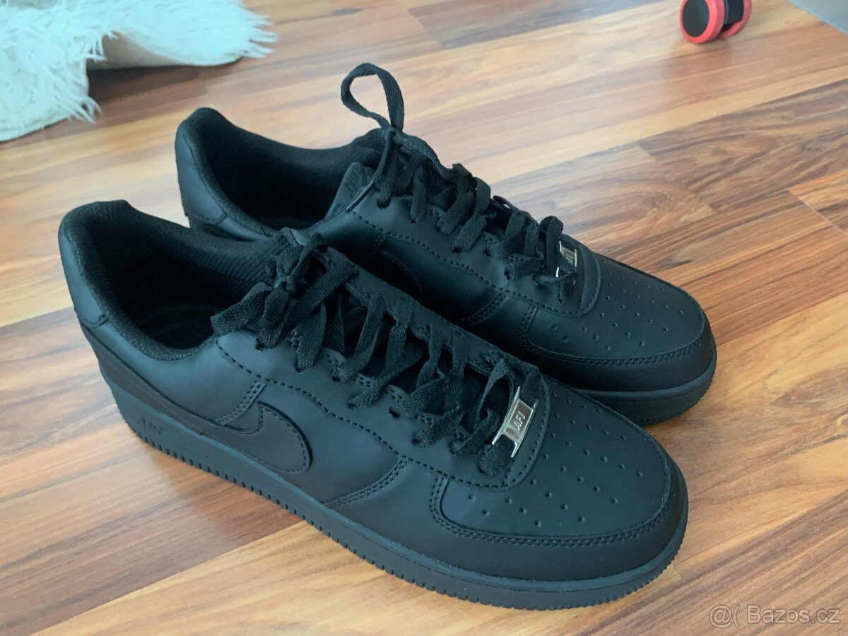 Nové Černé Air Force 1s