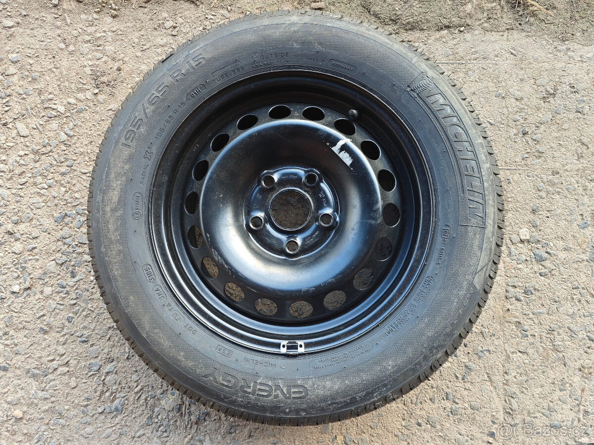Prodám rezervní kolo 6Jx15H2 ET47 s pneu MICHELIN 195/65/R15