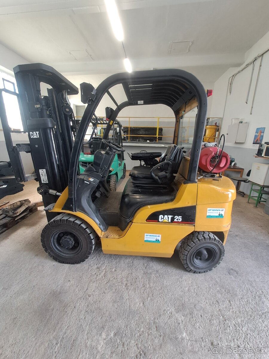 Vysokozdvižný vozík Caterpillar GP25N