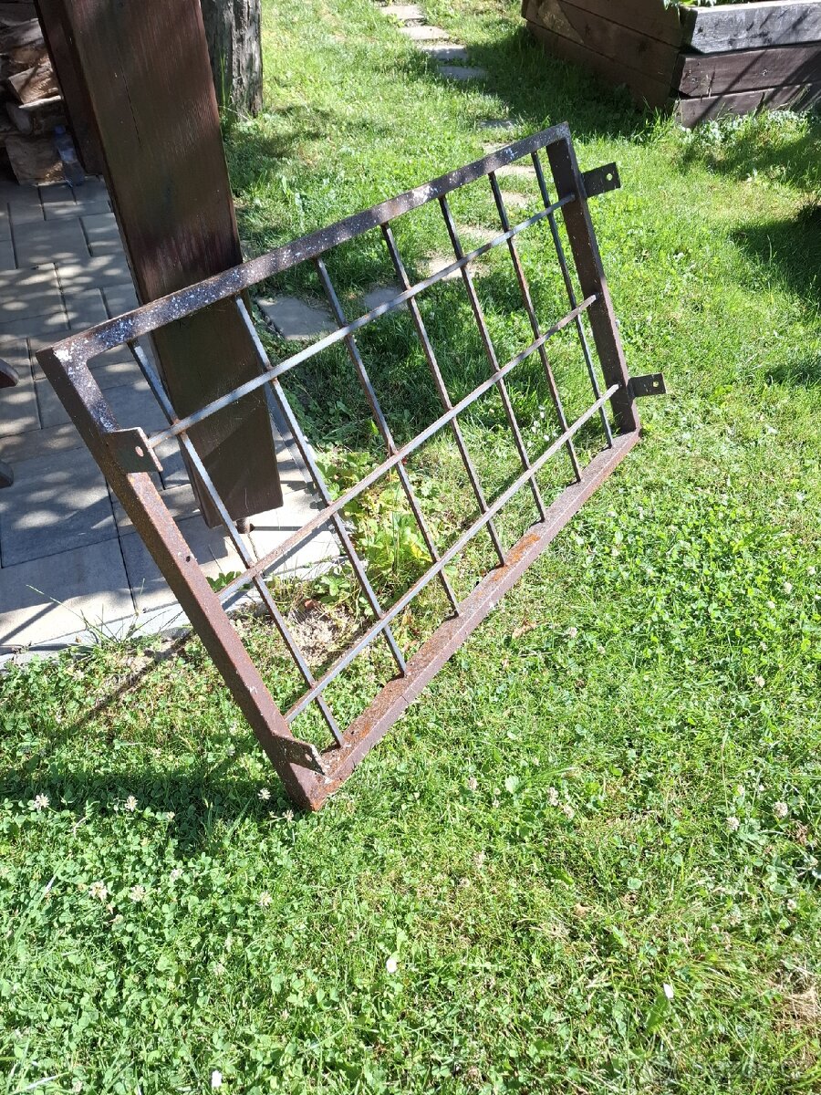 Zelezny kryt na okno