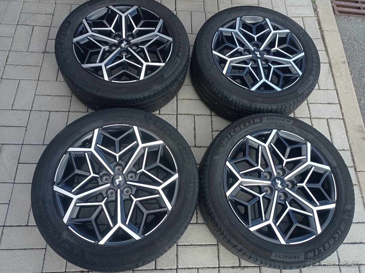 Zánovní Letní 19" originál Hyundai Tucson Nline