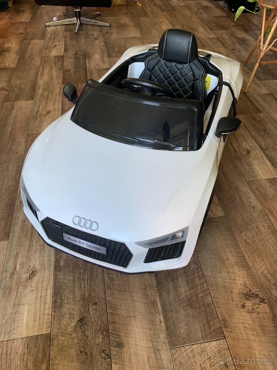 Ramiz elektrické autíčko Audi R8 Spyder 24Ghz bílé