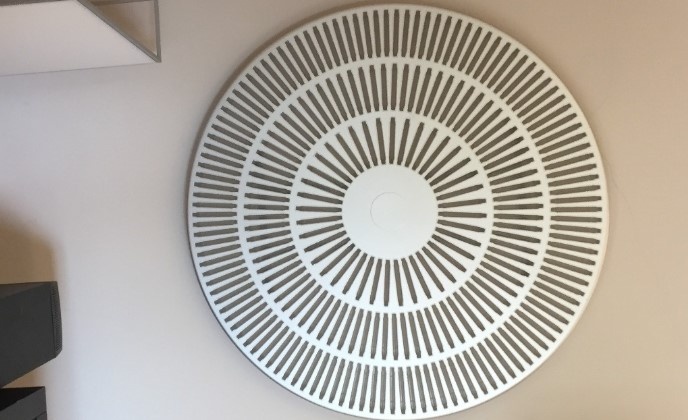 Nástěnný držák na cd otočný (YCAMI )