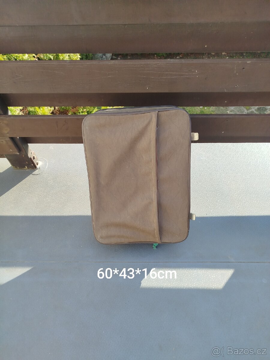 Retro cestovní kufr