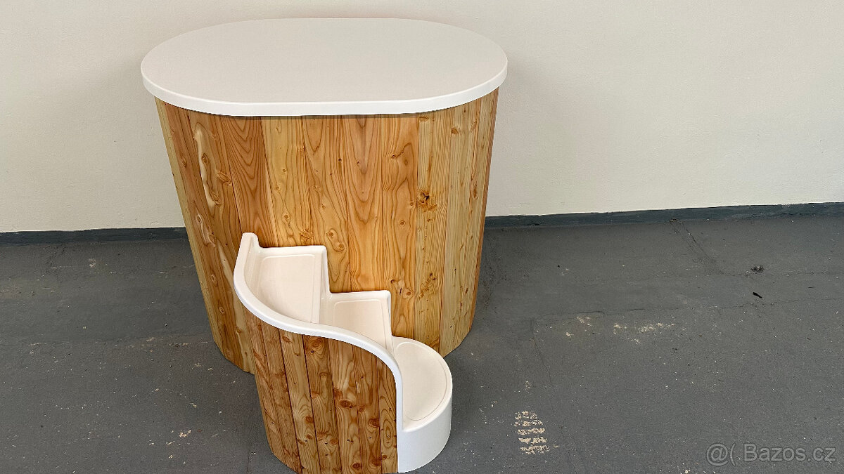 Ochlazovací káď s víkem ,schůdky k sauně