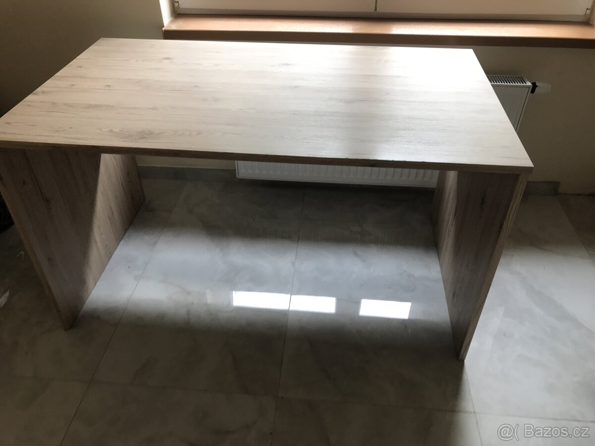 Kancelářský stůl