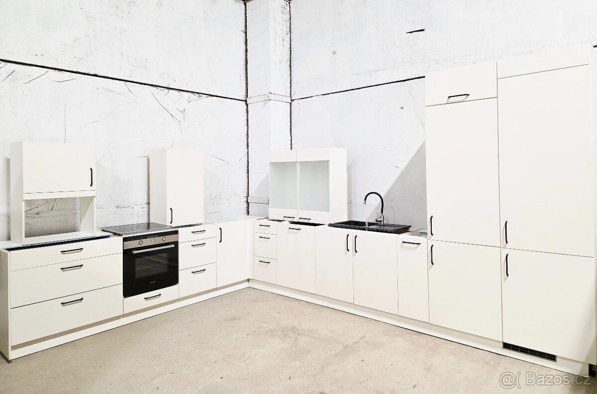 Kuchyňská linka se spotřebiči (téměř nová)