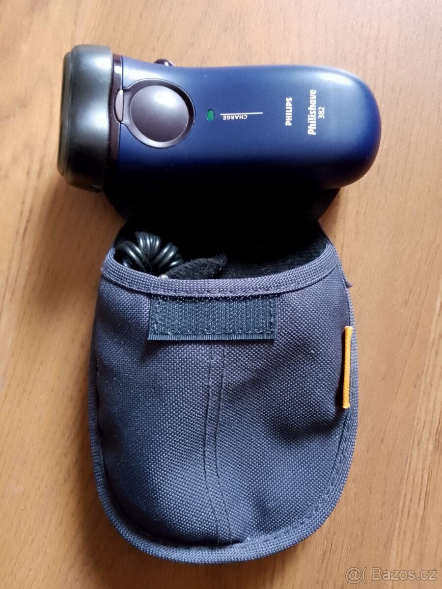 Holící strojek Philips
