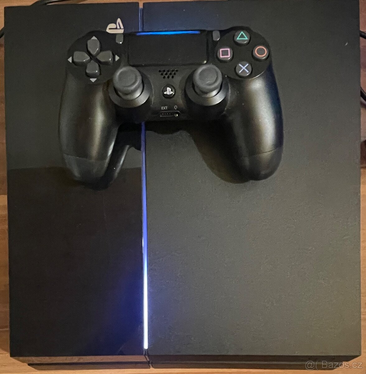 ahoj,prodavam PS4 uplne novy s jednim ovladacem a hdmi kabel