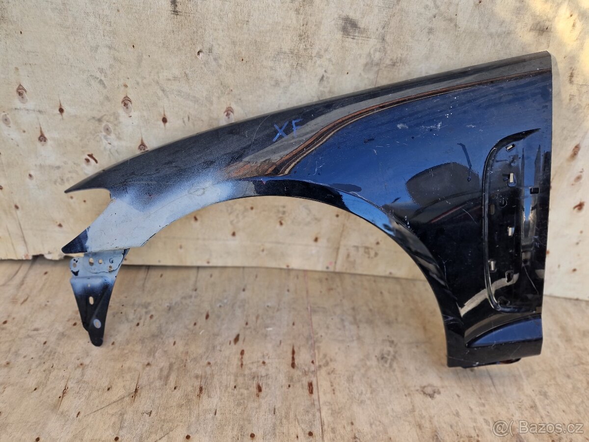 Prodám náhradní díly na Jaguar XF