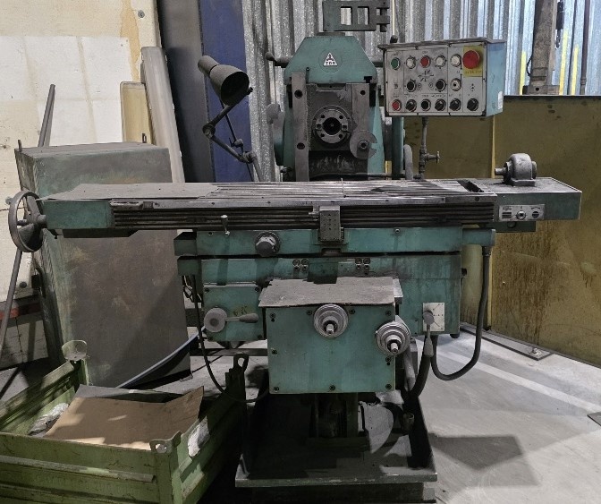 Frézka konzolová FGU 32