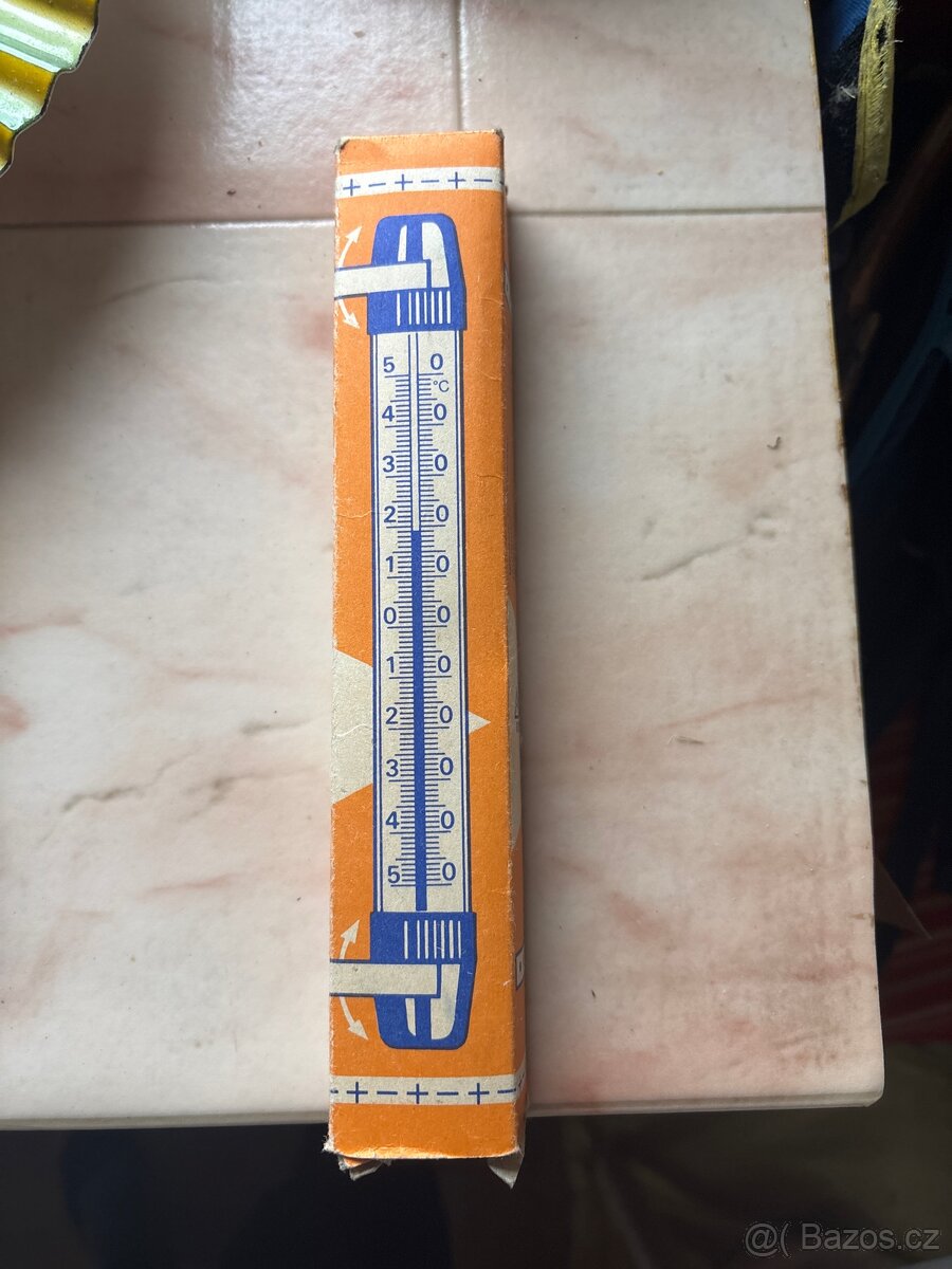 Krabička na retro teploměr na okno