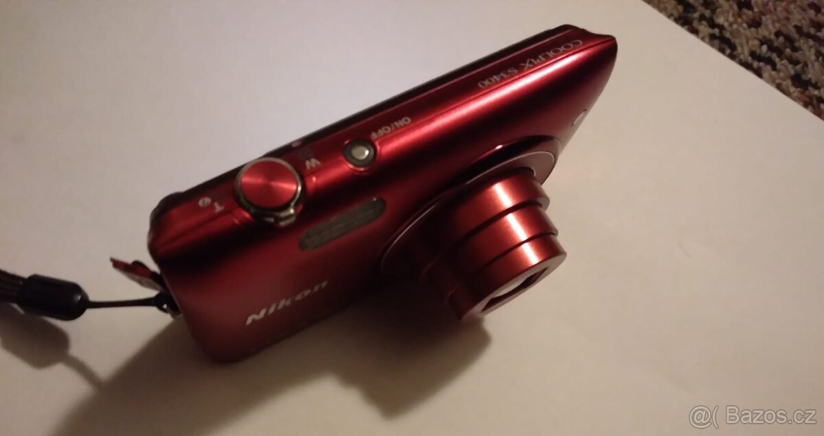 Prodám červený Coolpix S3400