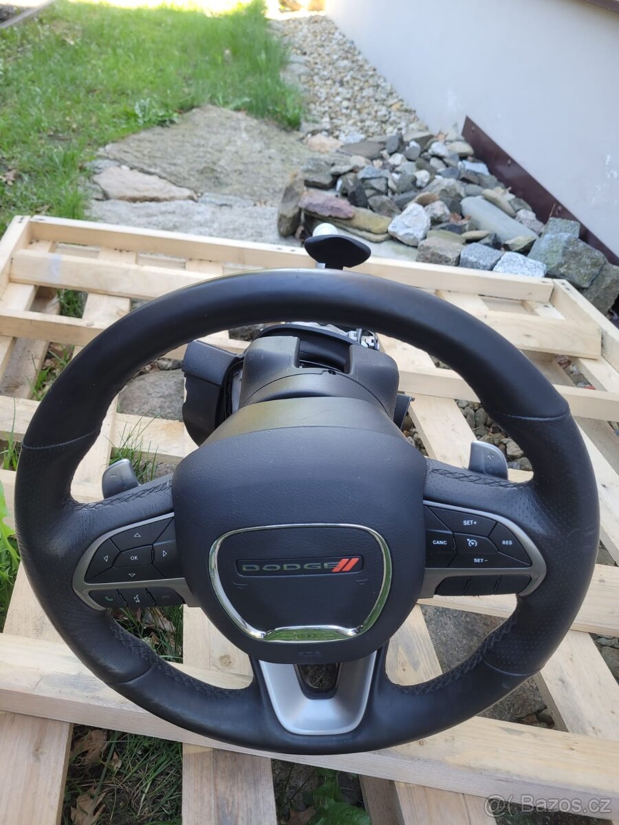 Volant se sloupkem řízení Dodge Challenger