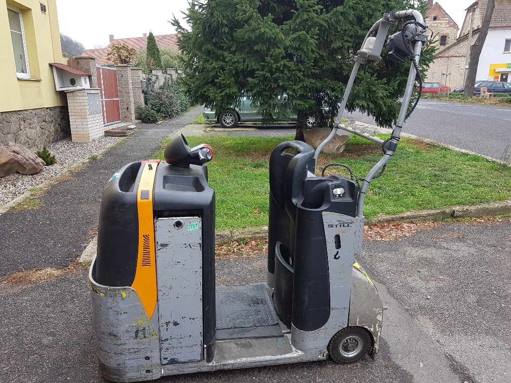 TAHAČ vozíků STILL