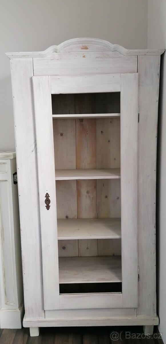 Skříň bílá, dřevěná