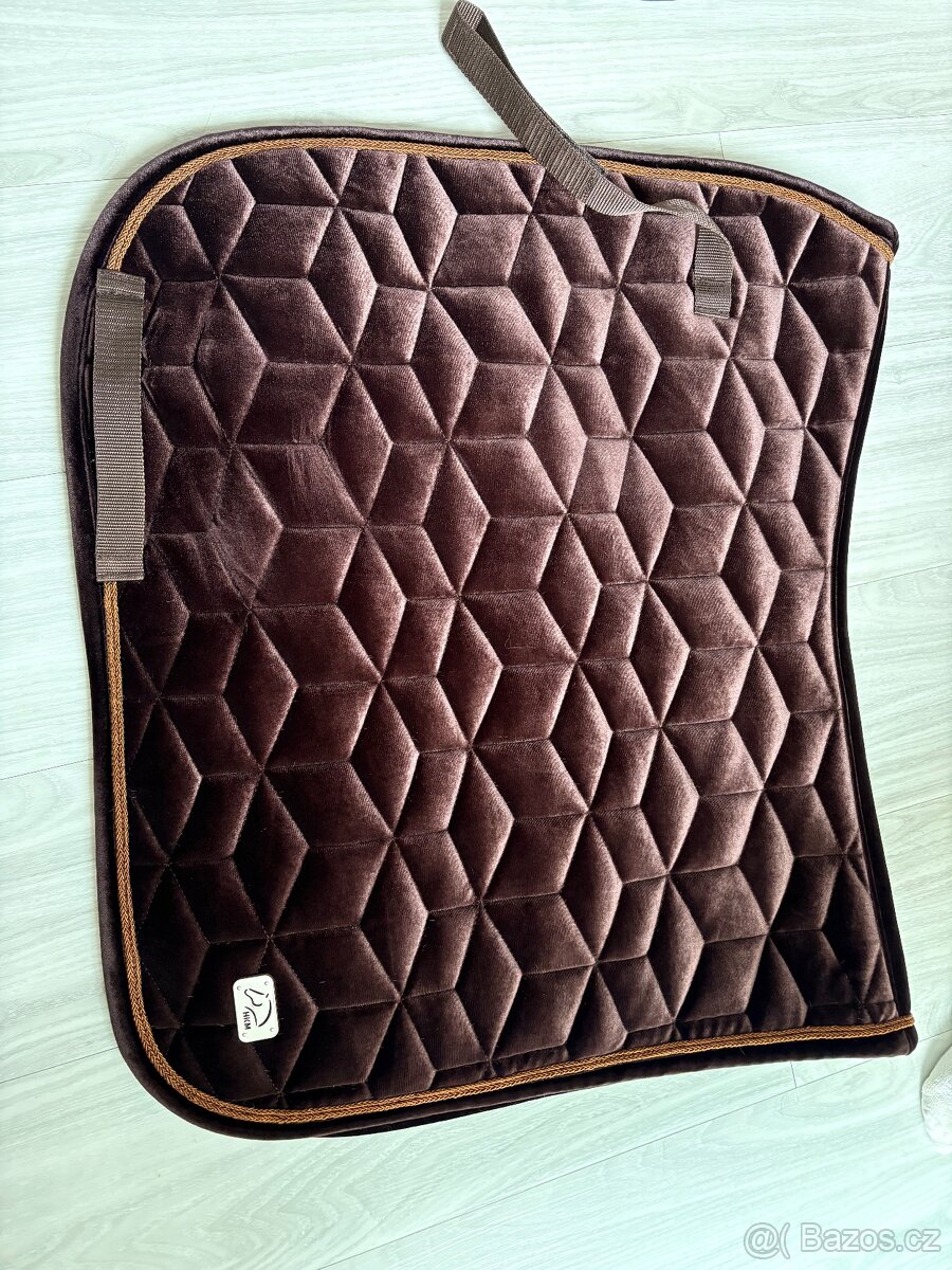 Drezurní podsedlová dečka HKM