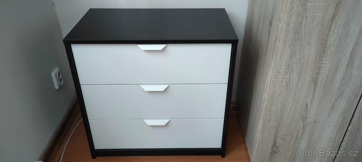 Komoda se zásuvkami Askvoll Ikea