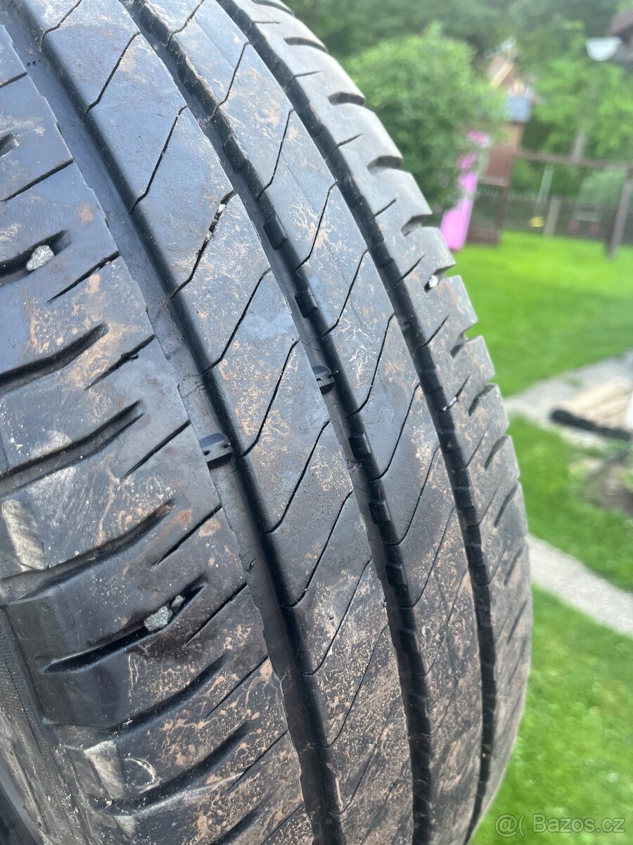 205/65 R16C 107/105 T