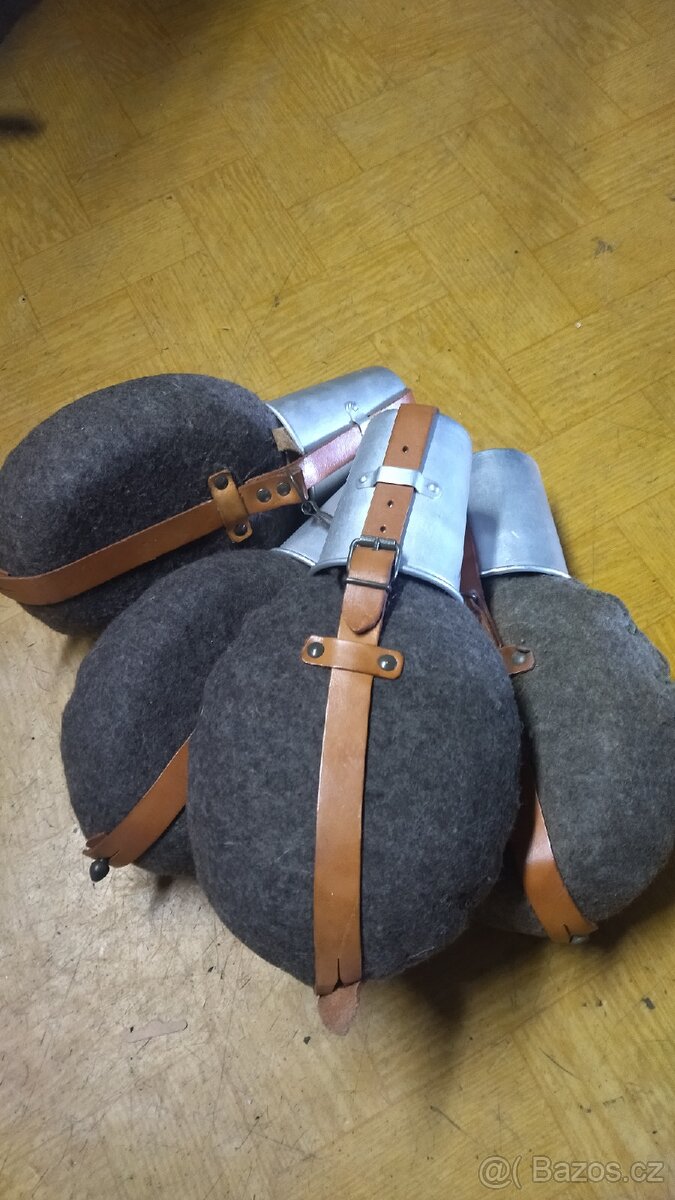 vojenská polní láhev