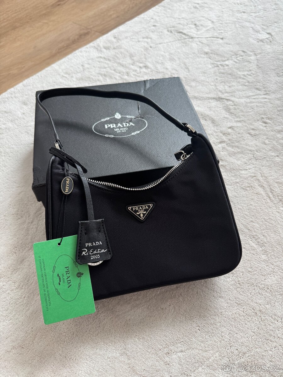Prada Re-edition 2005 kabelka mini