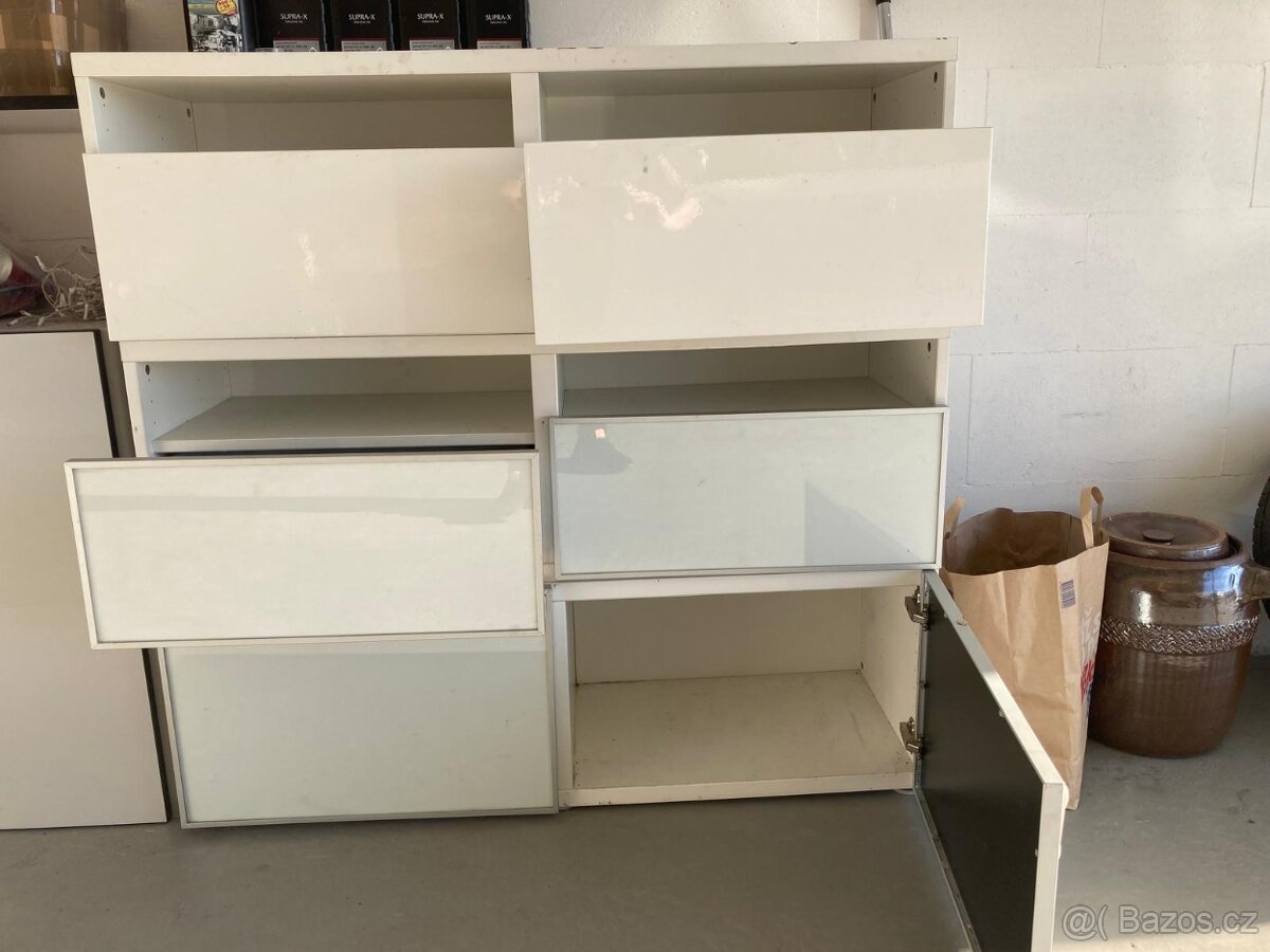 IKEA skříňky