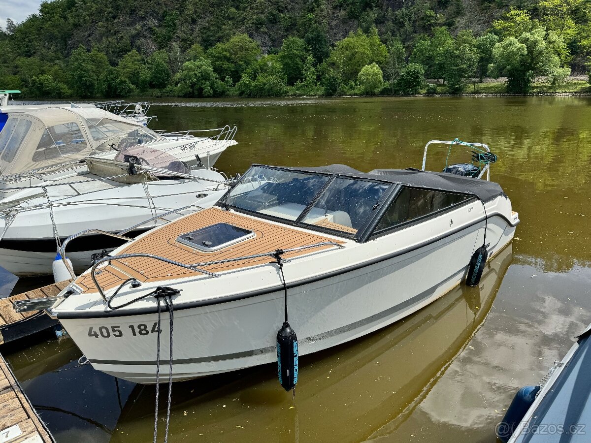 KAJUTOVÁ LOĎ QUICKSILVER Activ 605 Cruiser