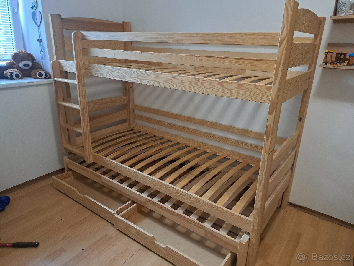 Dětská dvoupatrová postel