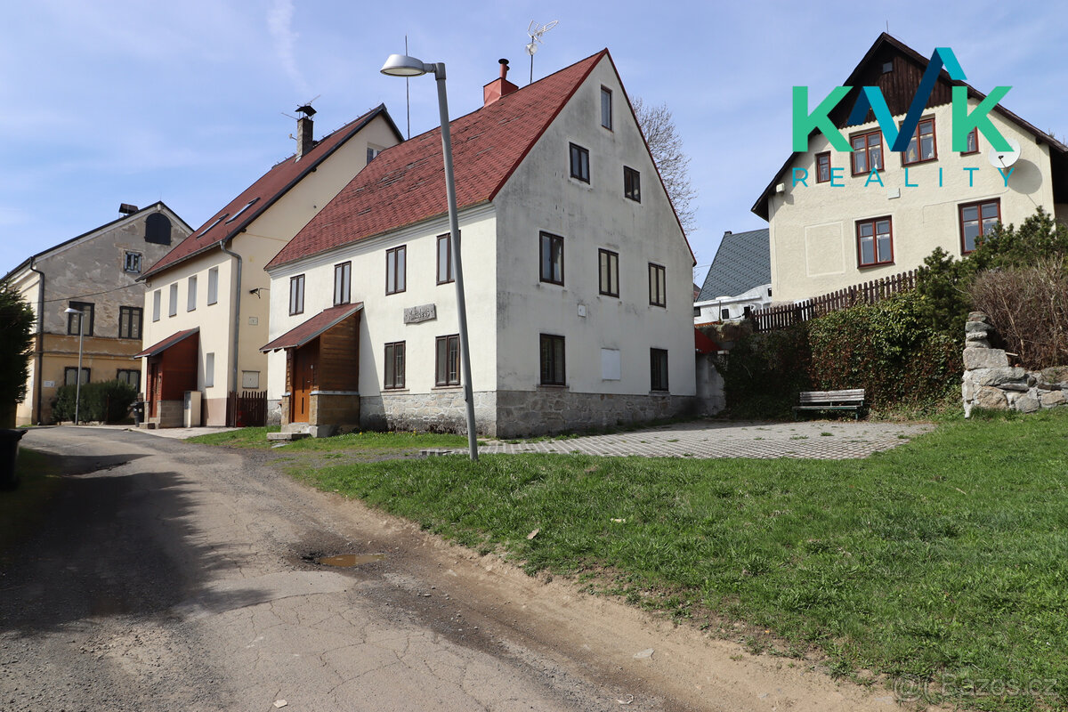 RD 8+1, pozemek 180 m2, zastavěná plocha 112 m2, parkovací m