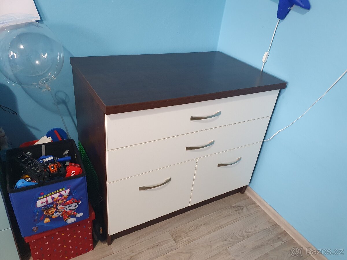 Komoda s přebalovacím pultem
