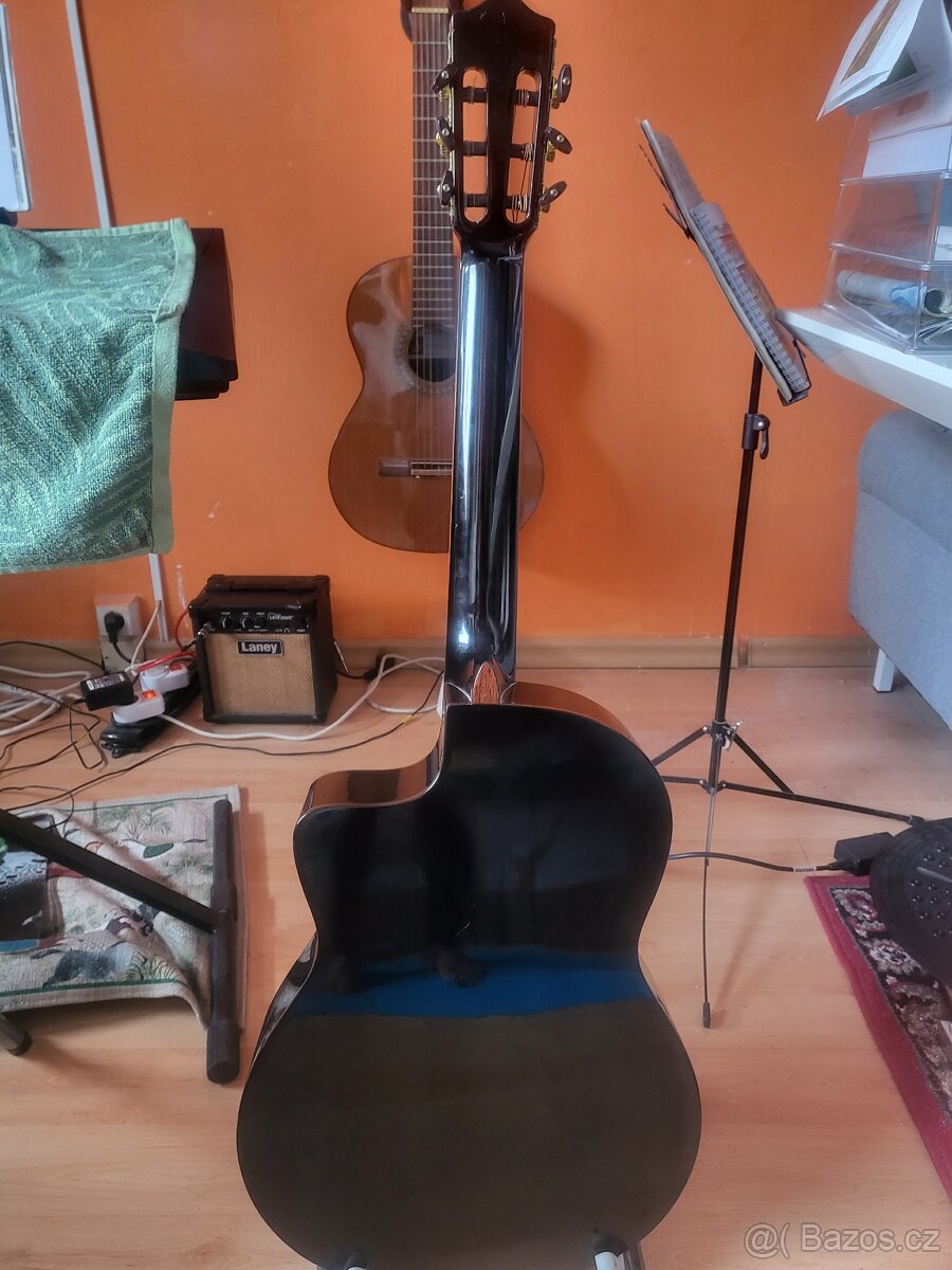 ŠPANĚLSKÁ KYTARA