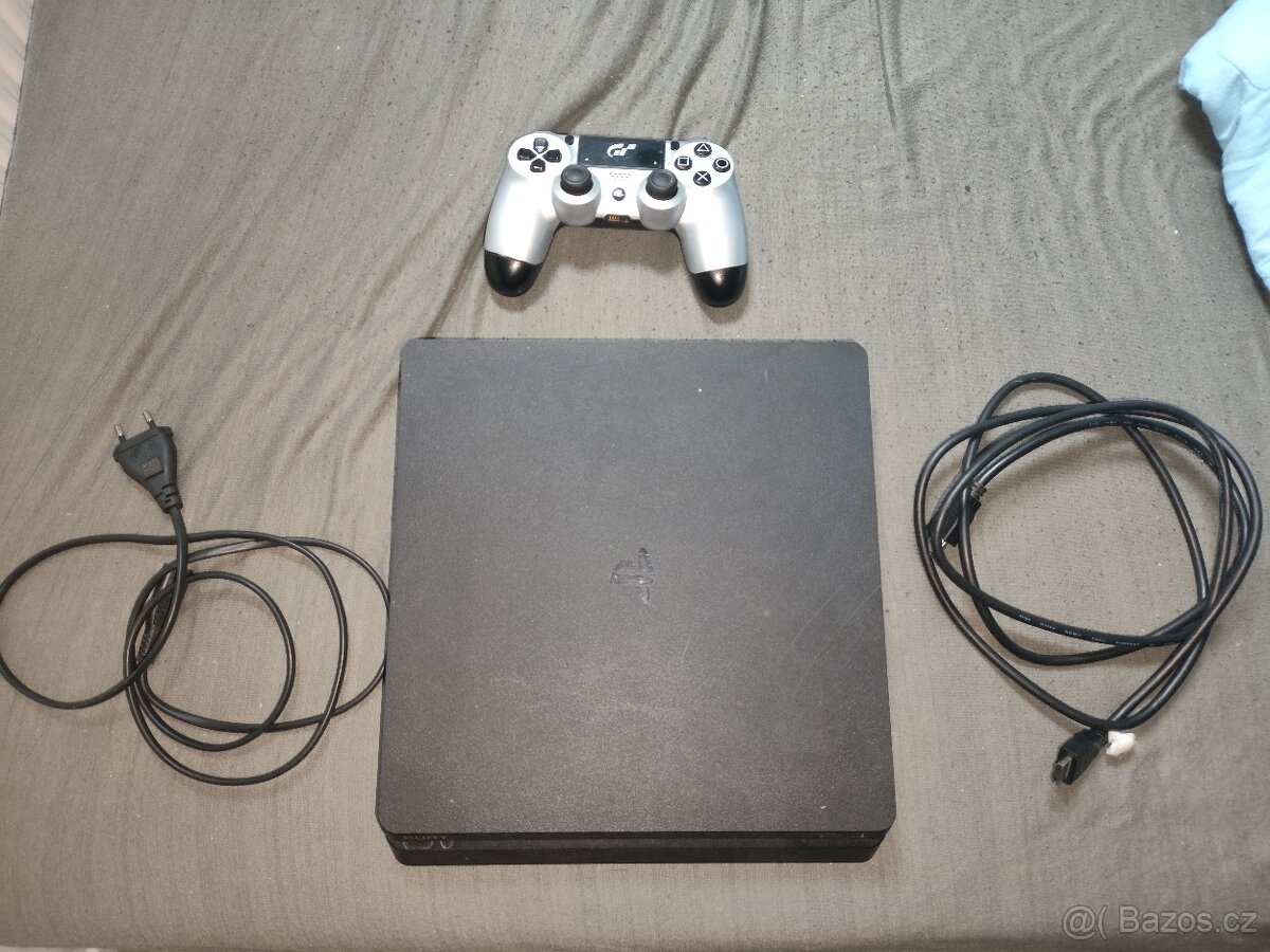 Prodám PlayStation 4 slim