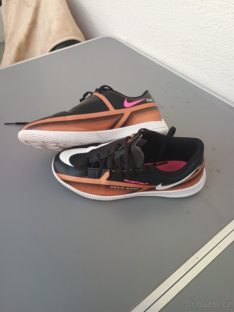Sálovky nike vel. 33