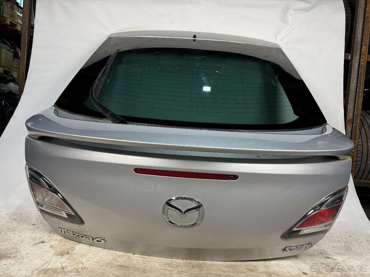Páté dveře Mazda 6 GH liftback kód barvy 22V