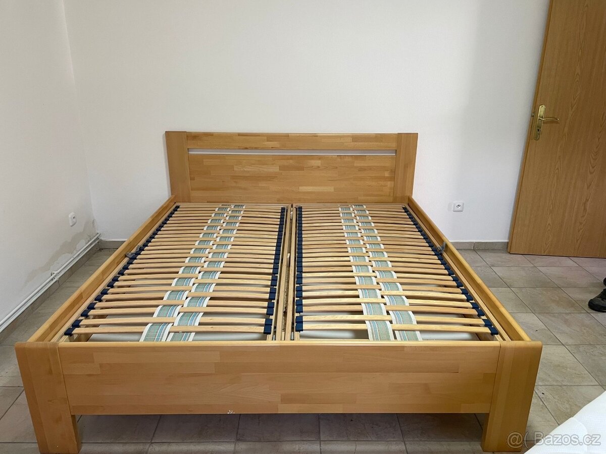 Masivní postel včetně úložnx´ch prostor a dvou matrací