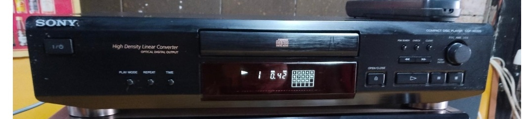Sony CDP-XE220 Stereofonní přehrávač kompaktních disků (1998
