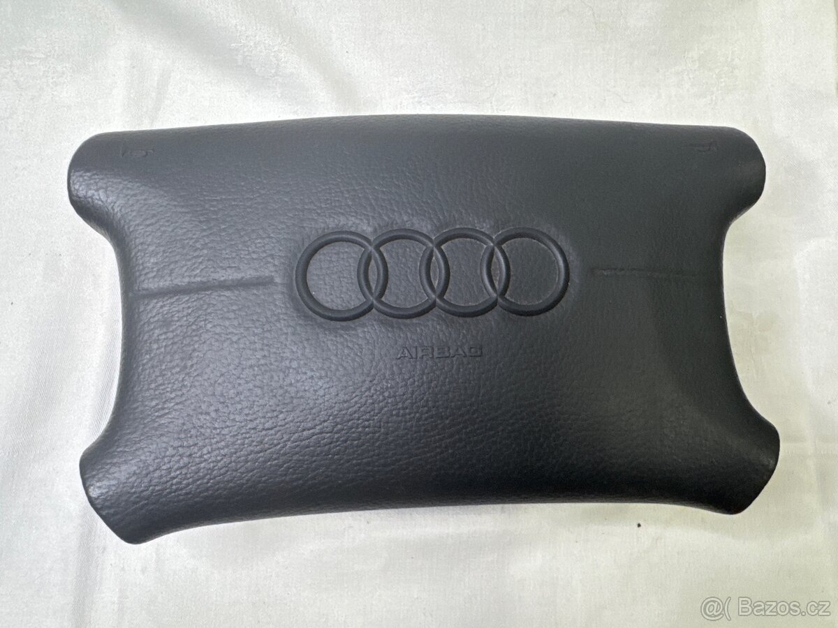 Airbag kryt Audi A8 – střed volantu