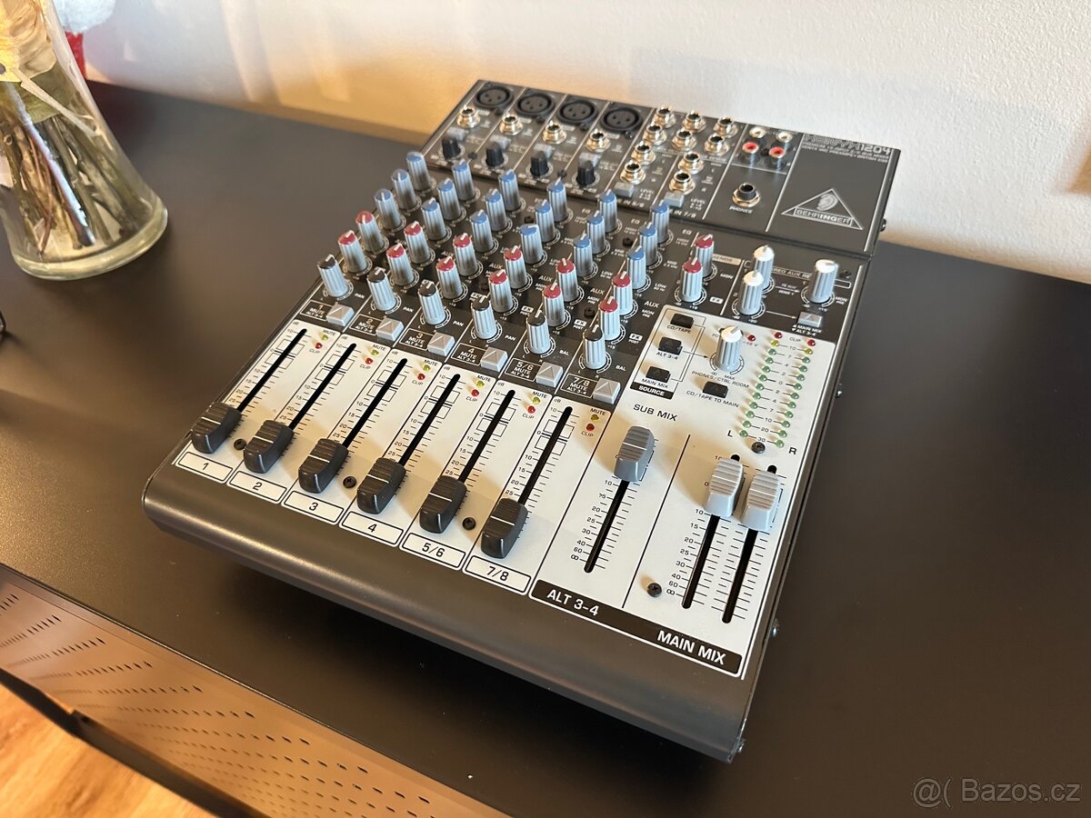 Ekvalizér Behringer XENYX 1204