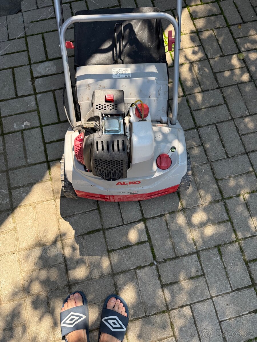 Benzínový vertikutátor
