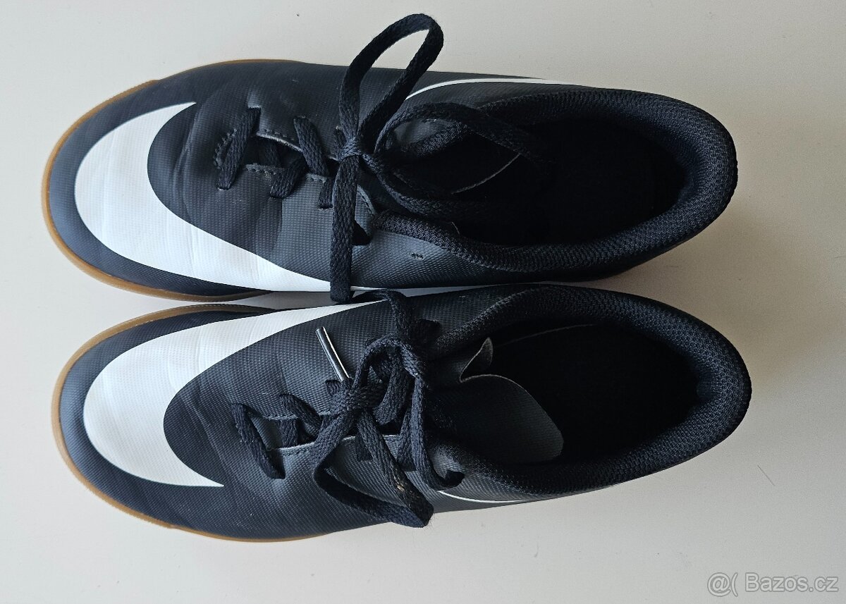 Dětské sálovky Nike vel. 36
