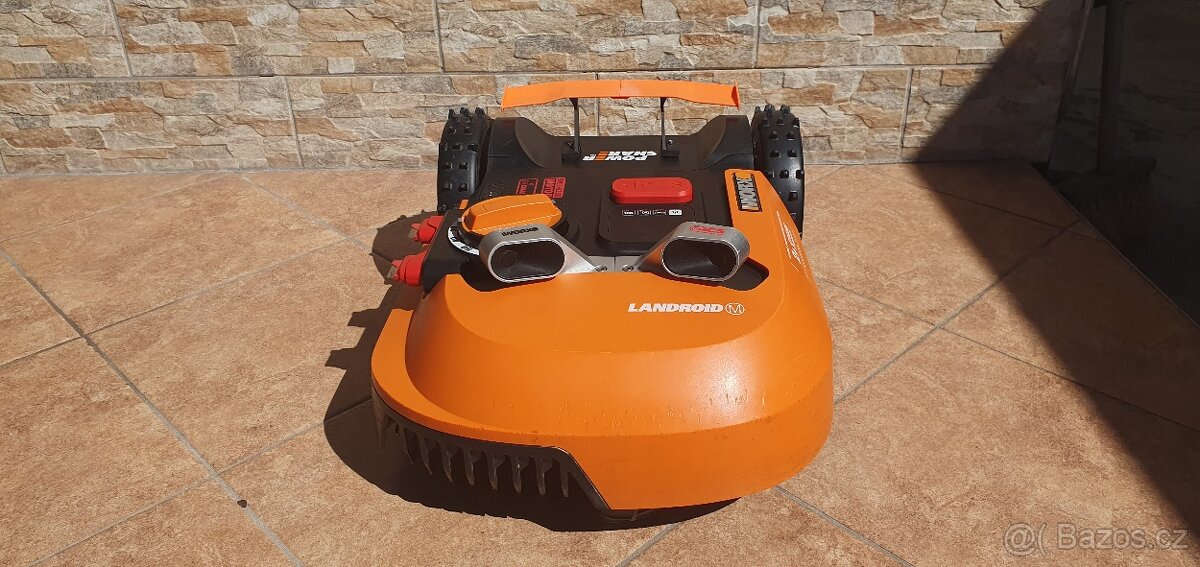 Prodám rob. sekačku WORX M500 tady už nemá co sekat :))