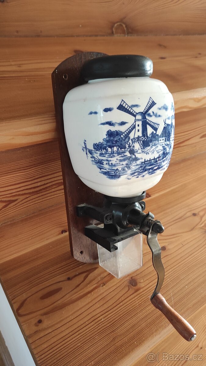 Nástěnný porcelánový mlýnek