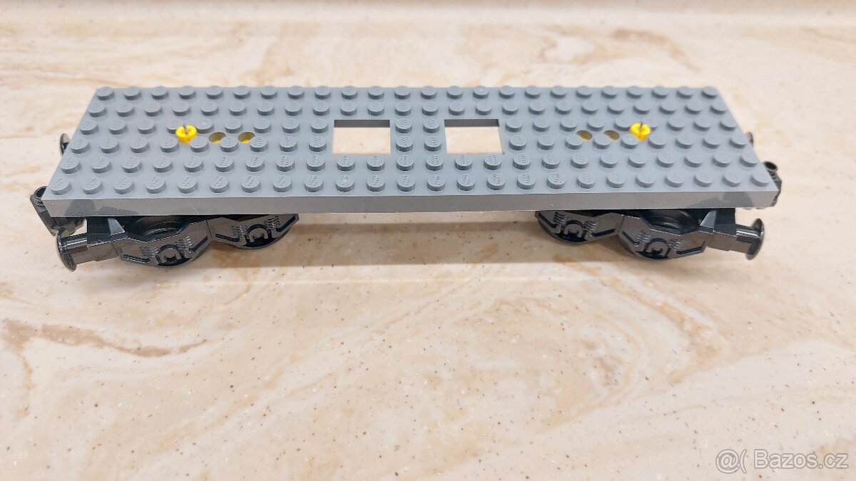 Lego vlak - platforma s otočnými podvozky