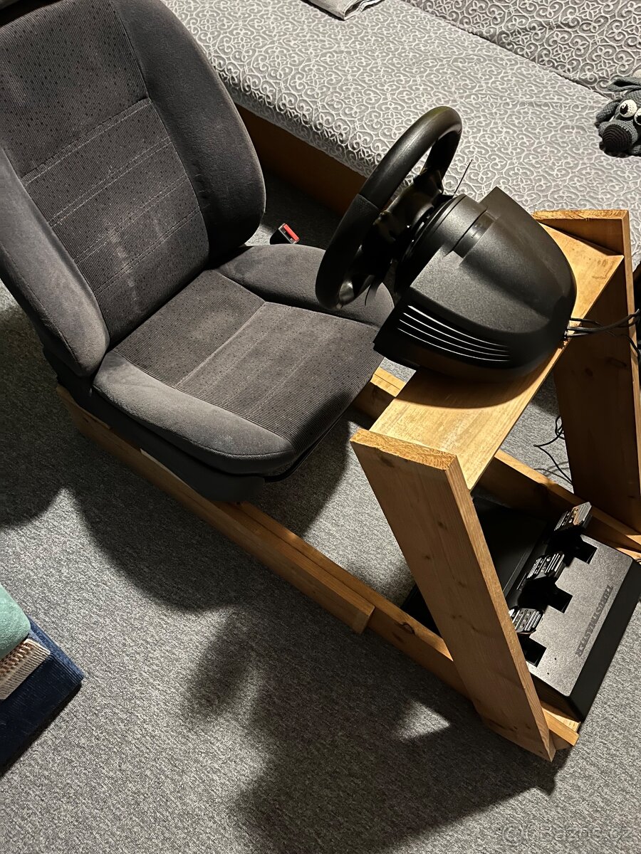 Herni volant trustmaster tmx pro