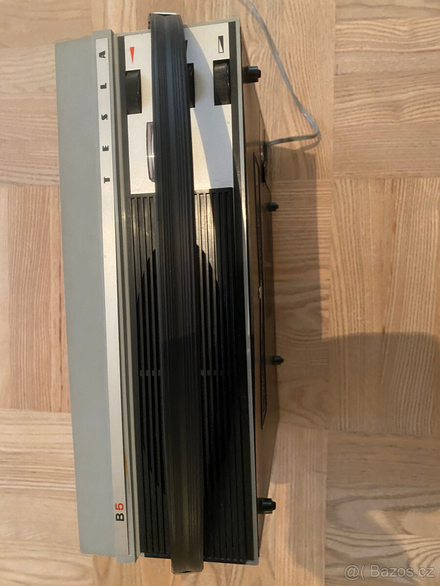 Cívkový magnetofon Tesla B5